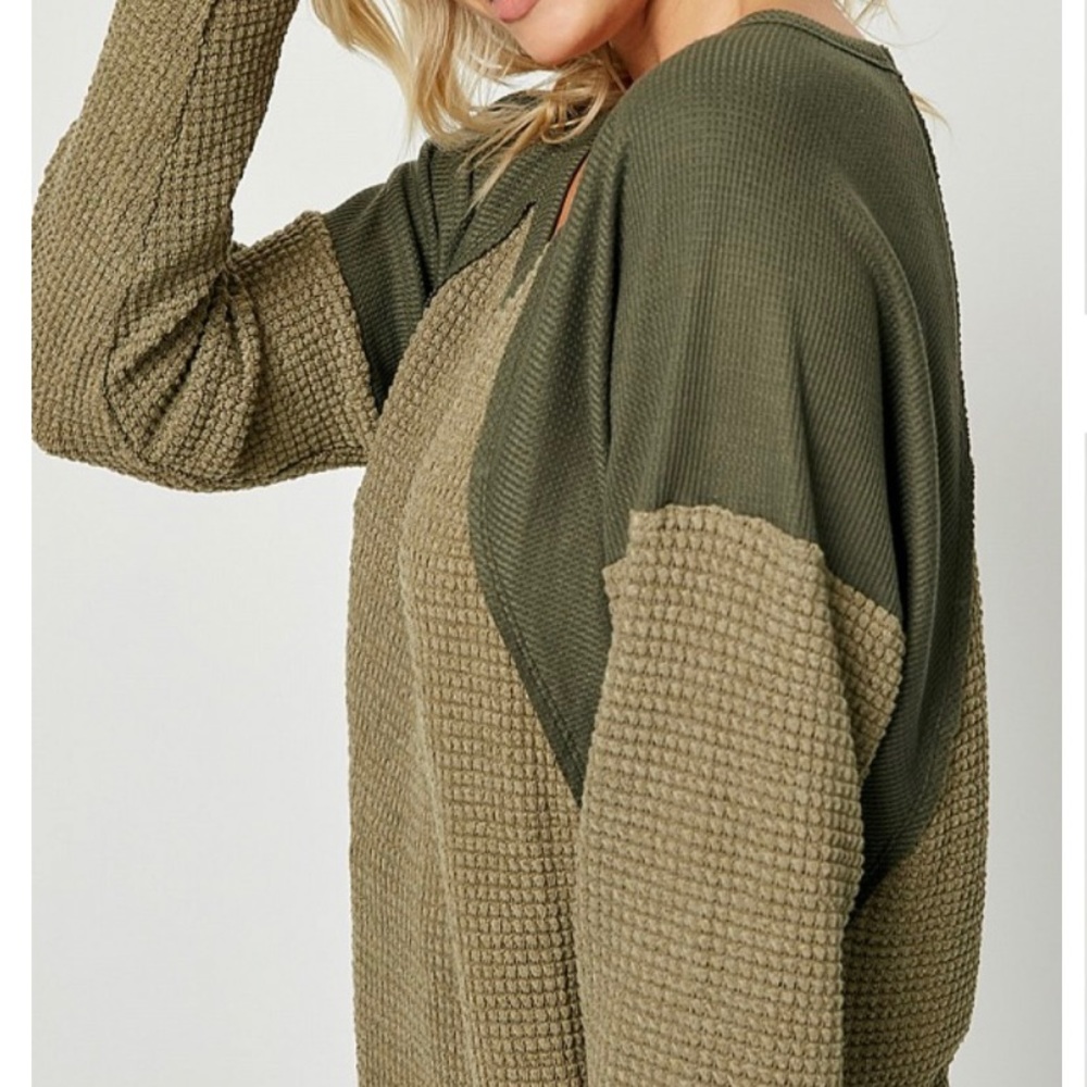 Hazel Color Block Top - Picture 3 of 3